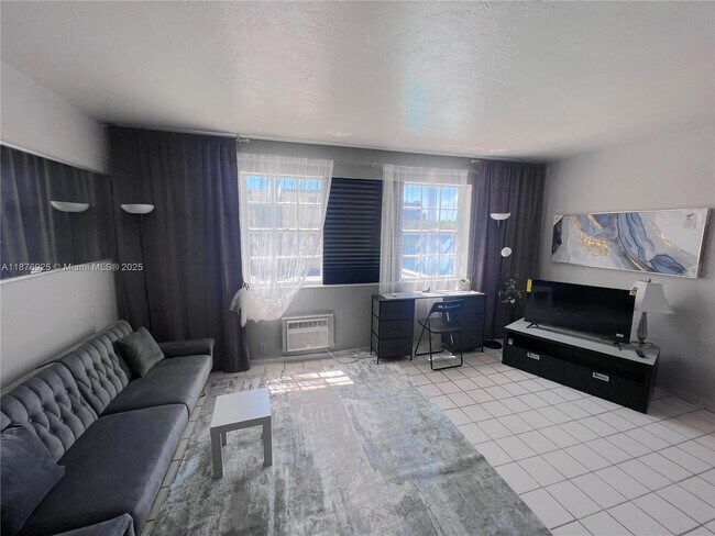Foto del edificio - 6484 Indian Creek Dr