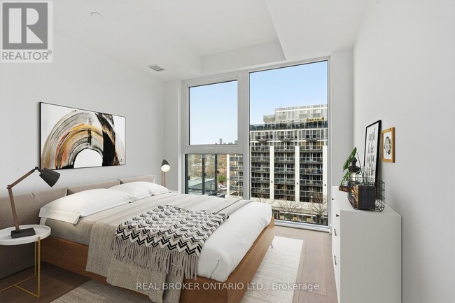 Building Photo - 1037 The Queensway