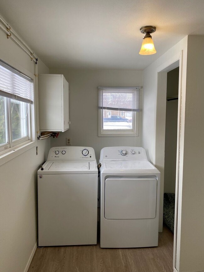 Foto del edificio - 806 3rd Ave NE