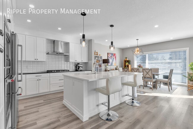 Building Photo - Modern 4 Beds, 4.5 Baths Duplex | Availabl...