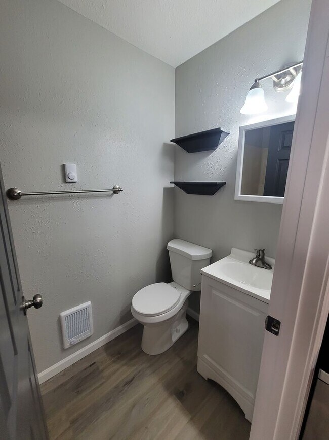 Foto del edificio - Remodeled Studio Apartment