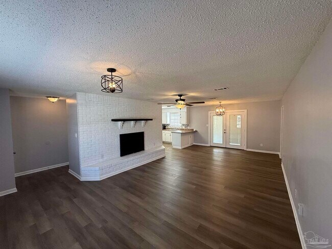 Foto del edificio - 6931 Falcon Dr