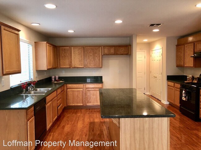 Building Photo - 4 br, 2.5 bath House - 6301 Mallard Court