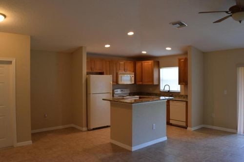 Building Photo - 6172 Azalea Cir