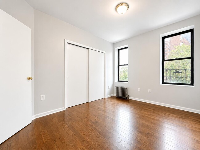 Building Photo - 2254 5th Ave