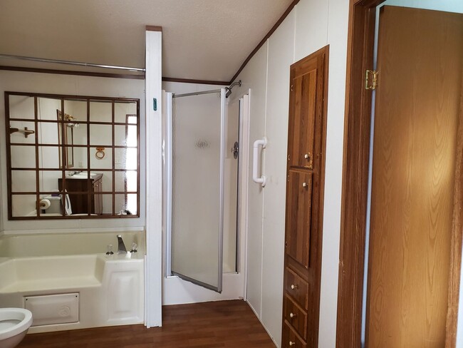 Foto del edificio - 4 bedroom 2 1/2 bathroom Plus Office