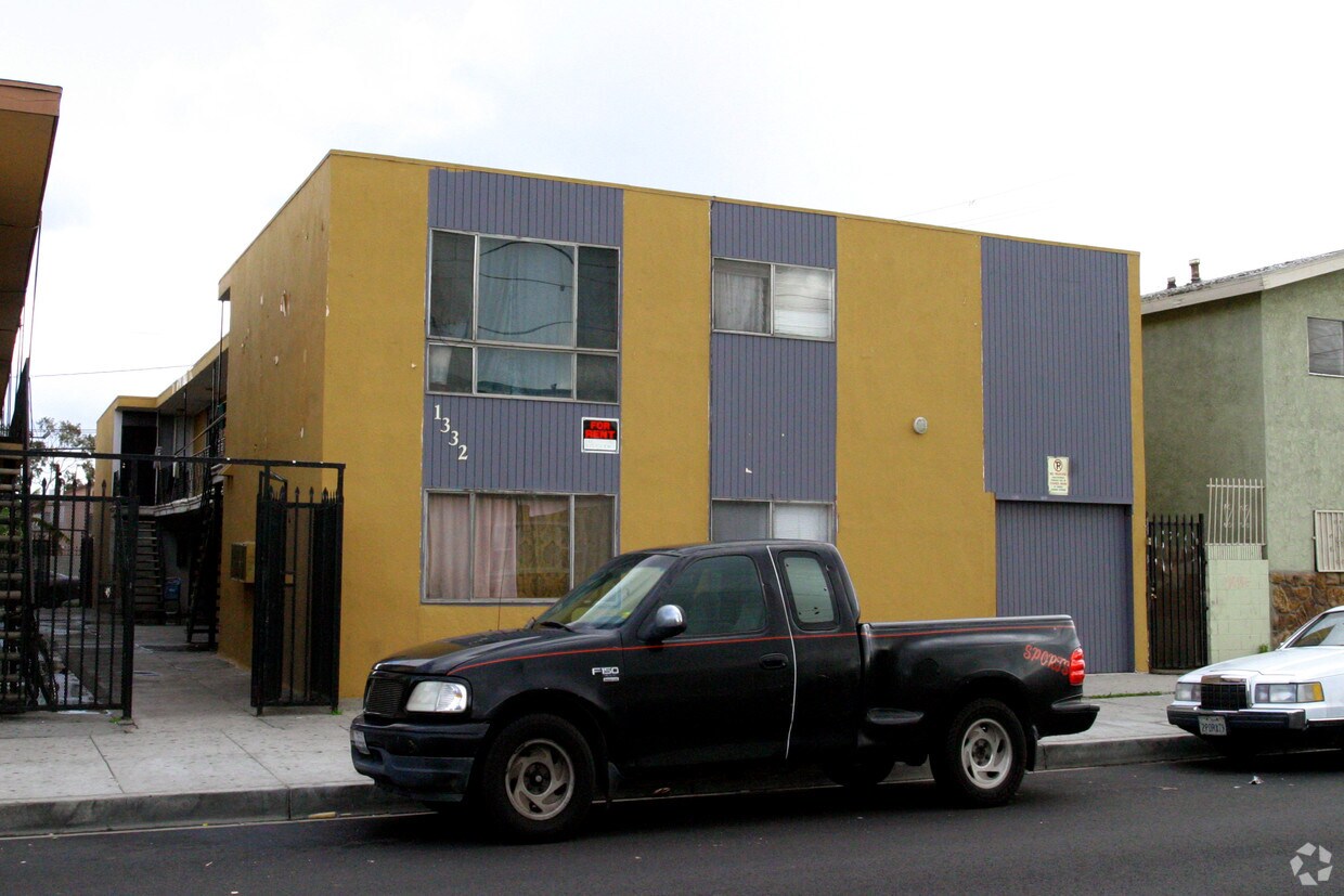 Primary Photo - 1332 Walnut Avenue