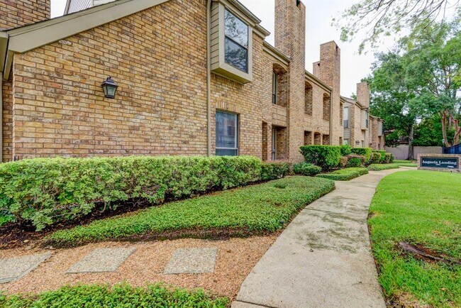 Building Photo - 1908 Augusta Dr