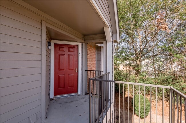 Building Photo - 2402 Sycamore Ave