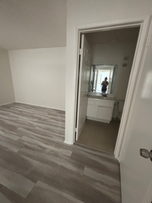 Foto del edificio - 6925 Haskell Ave