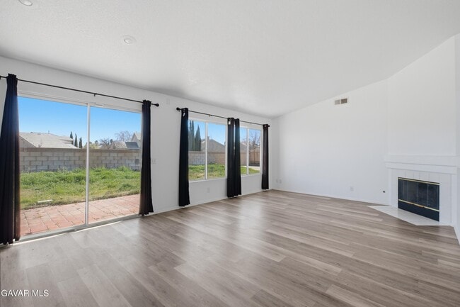 Foto del edificio - 44762 Shadowcrest Dr