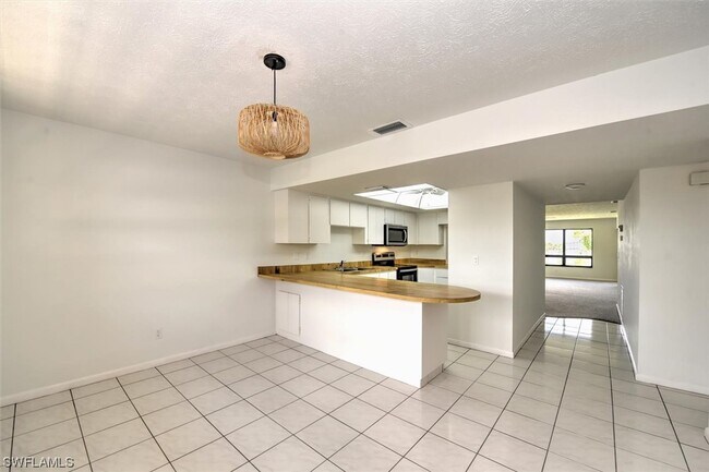 Building Photo - 12498 Riverside Dr