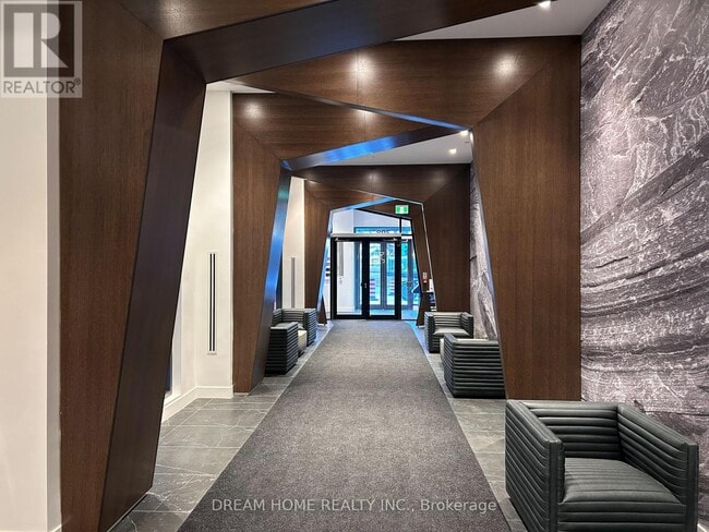 Building Photo - 308 Jarvis St