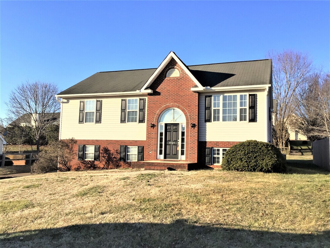Primary Photo - 5525 Bridgegate Drive