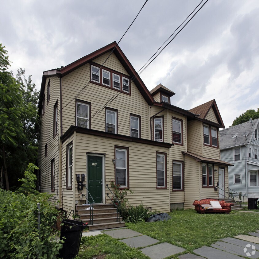 Building Photo - 122-126 Dongan St
