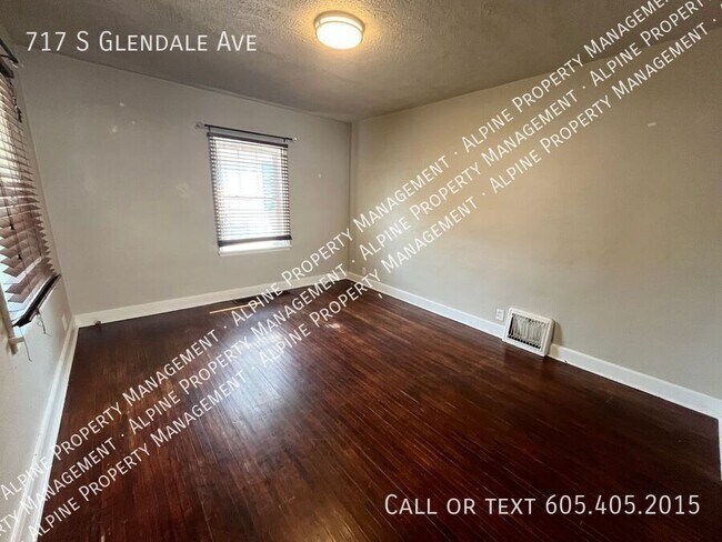 Building Photo - 717 S Glendale Ave