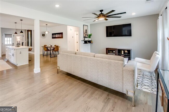 Building Photo - 326 Collier Ridge Dr NW