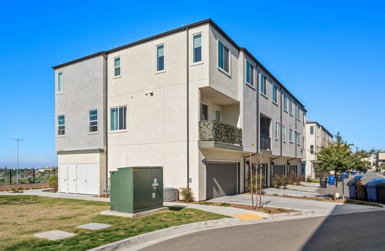 Primary Photo - Recent Construction 4 Bedroom Townhome in ...