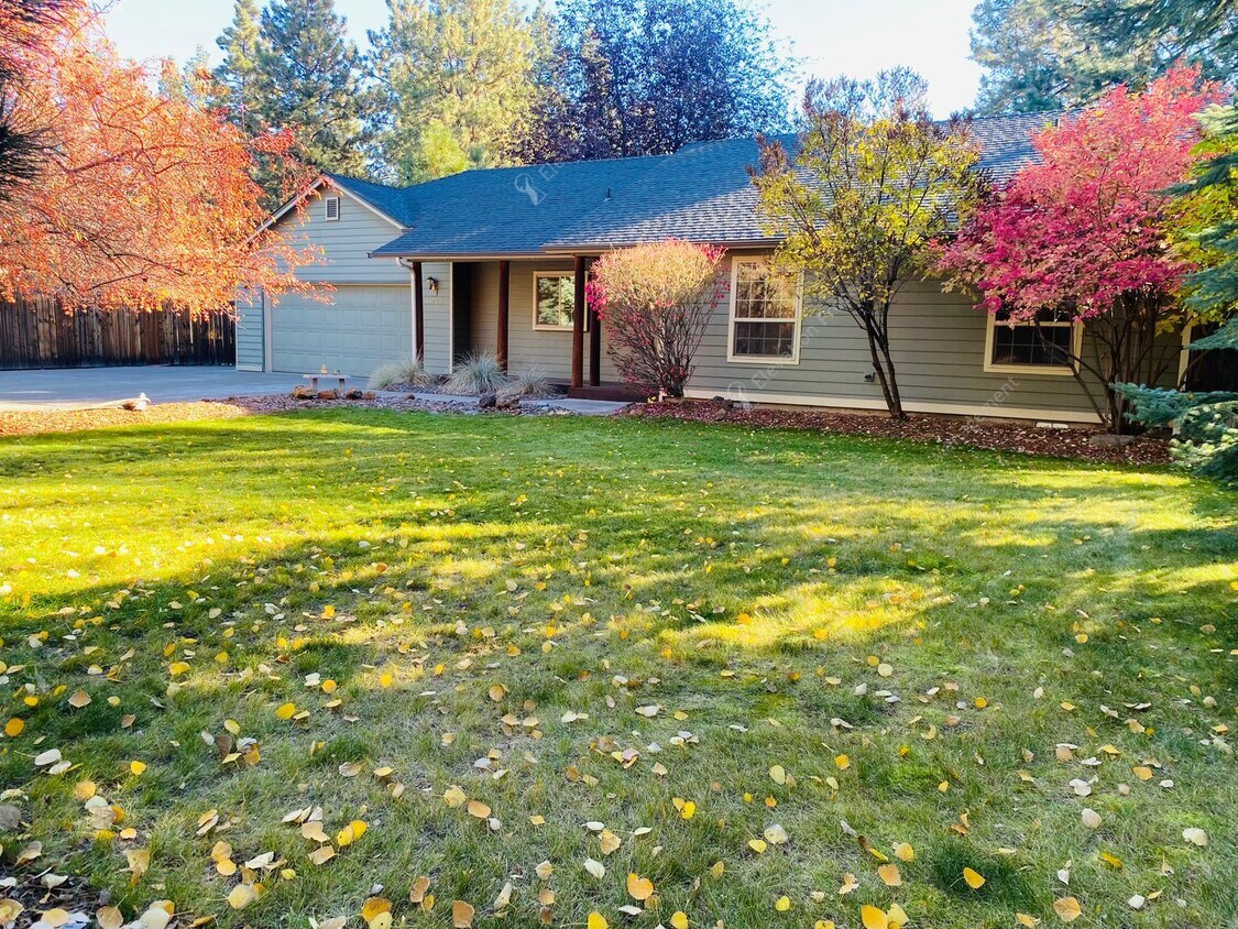 Foto principal - UNFURNISHED - .4 acres Stunning Retreat in...