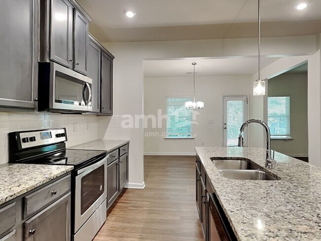 Foto del edificio - 721 Woodall Rd