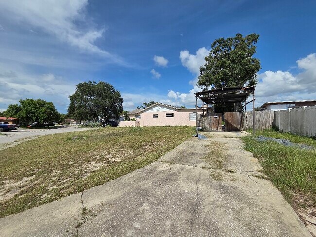 Building Photo - 8140 Medford Dr