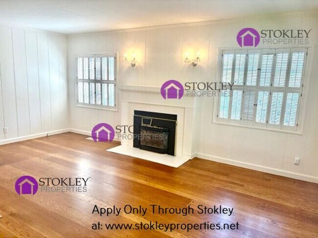 Foto del edificio - 2234 Oakvale Rd