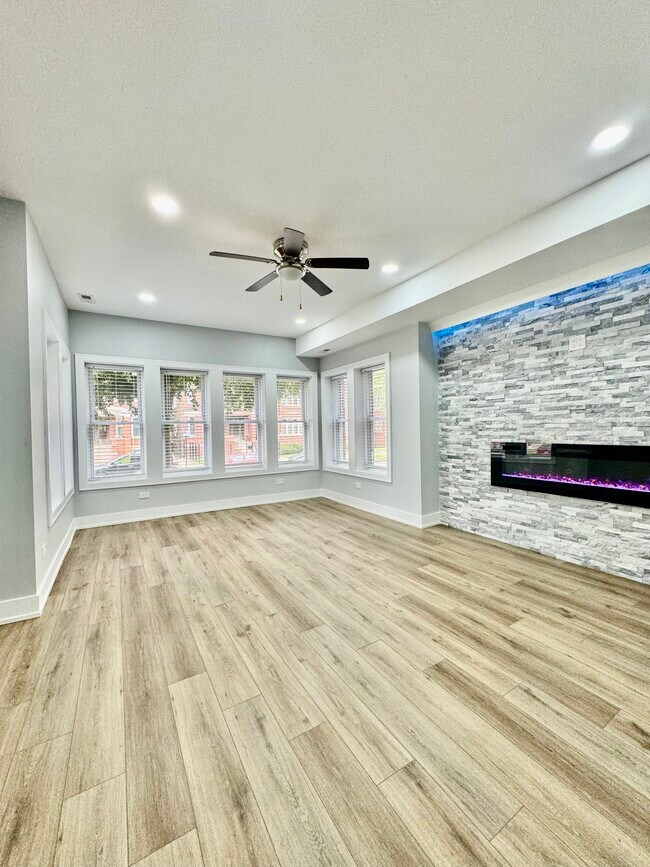 Living Room - 6916 S Prairie Ave