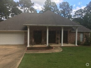 Building Photo - 70 Greenleaf Dr