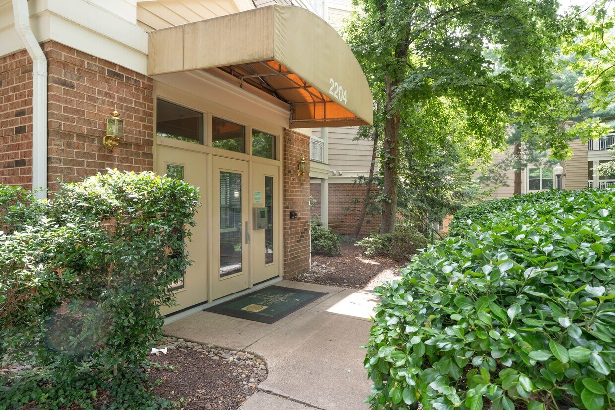 1 BR 1 BA Condo in Reston - 1 BR 1 BA Condo in Reston
