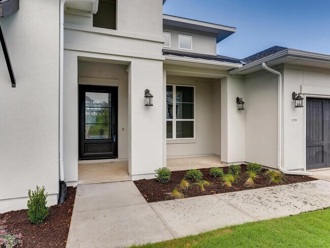 Building Photo - 12016 Mesa Verde Dr
