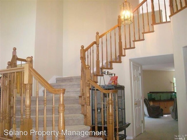 Building Photo - 5 br, 3 bath House - 2061 Hillridge Dr.