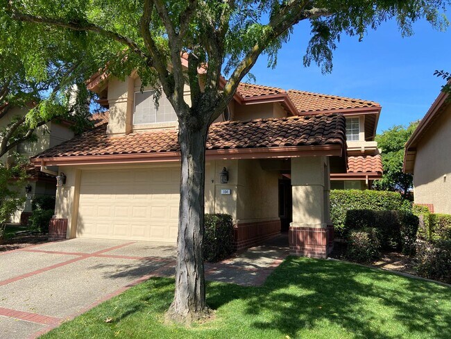 Foto del edificio - American River Canyon Folsom - 3 Bdrm, 3 Bath in gated community