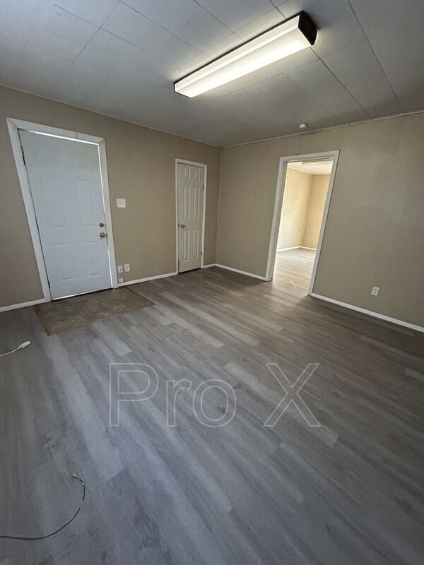 Foto del edificio - 302 E 7th St