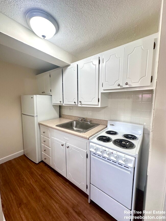 Photo - 176 N Beacon St Apartment