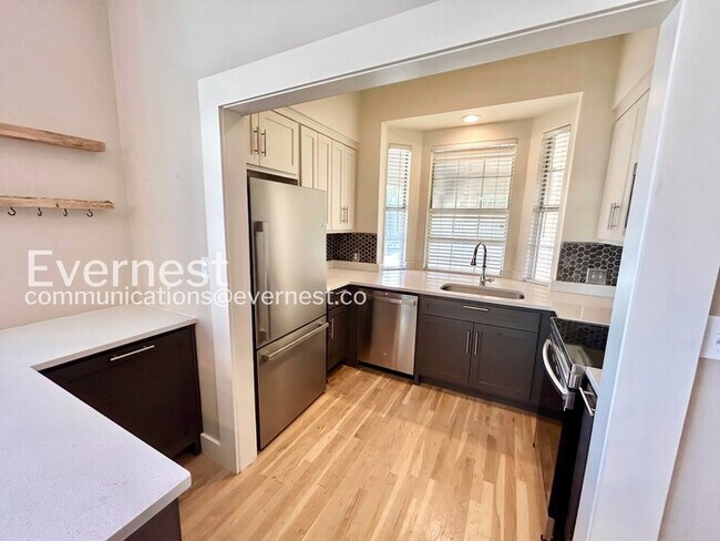 Foto del edificio - 4106 Newton Ave