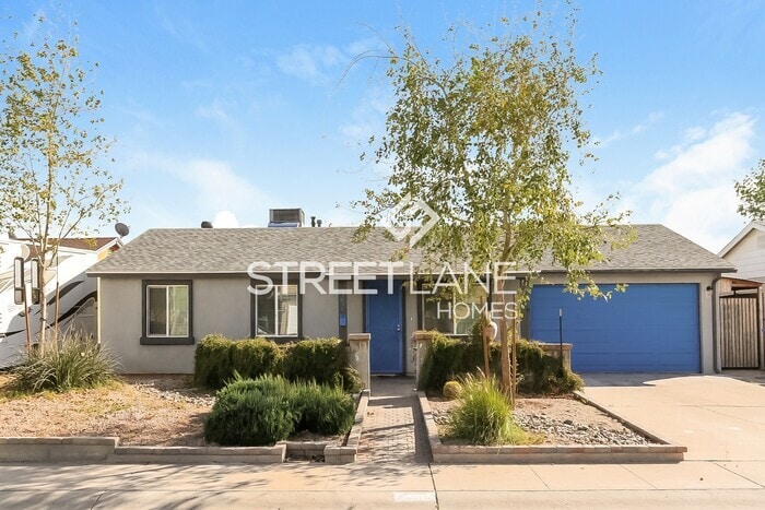 Primary Photo - REDUCED-Charming 3 bedroom home in Phoenix!