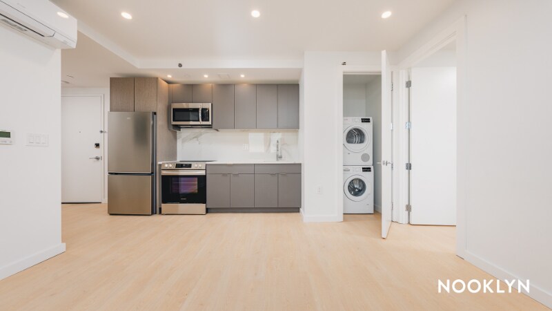 Foto principal - 1499 Bedford Ave