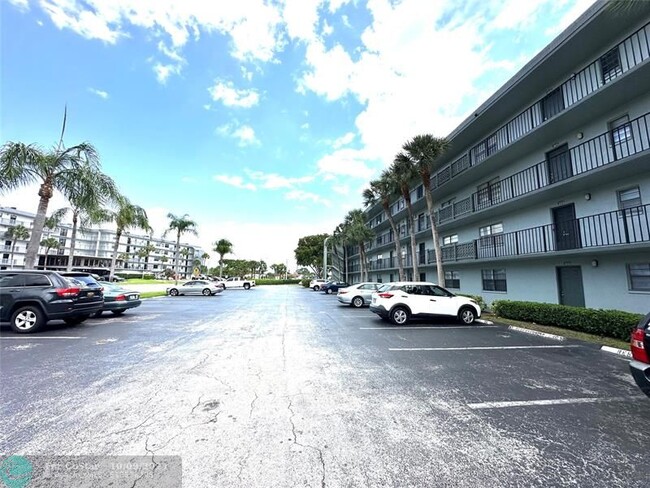 Foto del edificio - 9440 SW 8th St