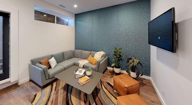 Building Photo - Furnished Bedroom in NOPA