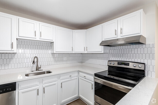 2BR, - Kitchen - Fernwood Apartments