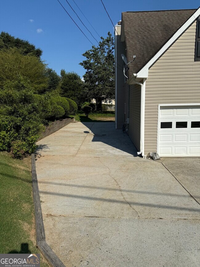Foto del edificio - 7235 Coral Lake Dr