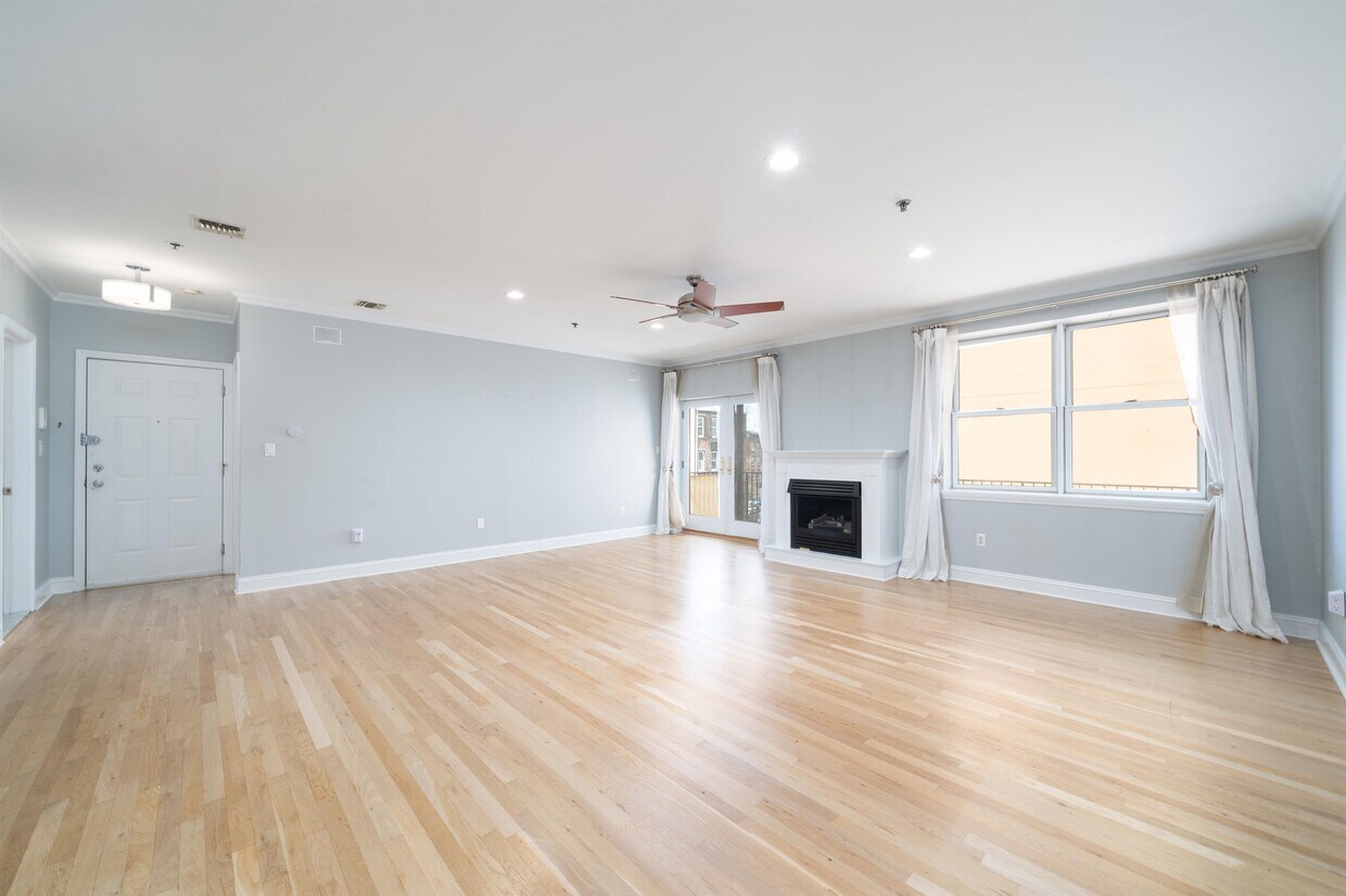 Primary Photo - 452 2nd St