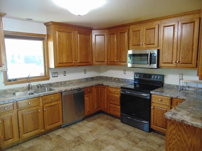 Building Photo - 481 Edward Dr