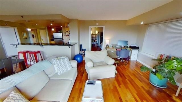 Building Photo - 700 1st St