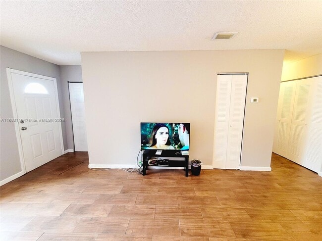 Foto del edificio - 11543 SW 6th St