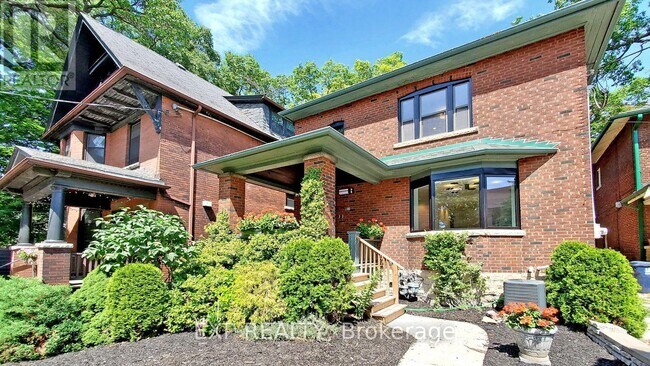 Photo du bâtiment - 218 Howard Park Ave