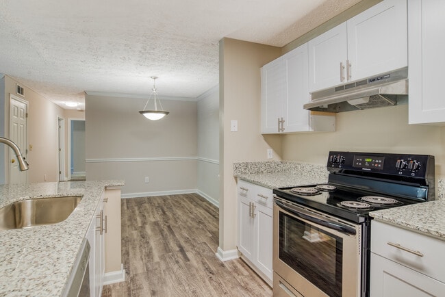 1BD, 1BA - 914SF - Kitchen - Veranda Estates