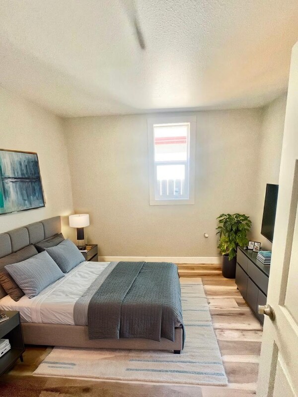 Foto del edificio - 910 W 13th St