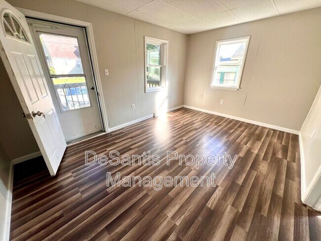 Foto del edificio - 2705 20th St Ext