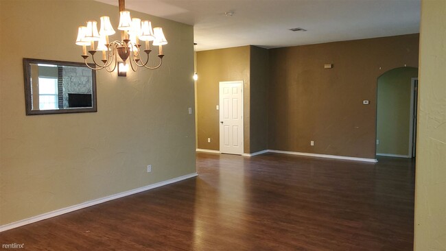 Foto del edificio - 4 br, 3 bath House - 4805 Kelso Lane